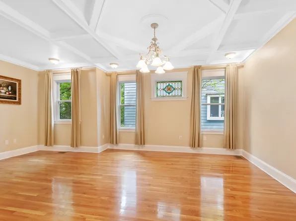 275 Mason Ter #L, Brookline, MA 02446