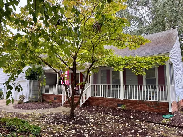 1021 Grantham Ln, Chesapeake, VA 23322