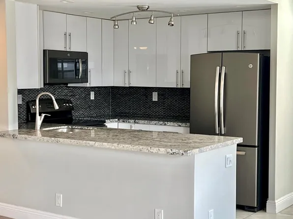 150 Burgundy Dr #D, Delray Beach, FL 33484