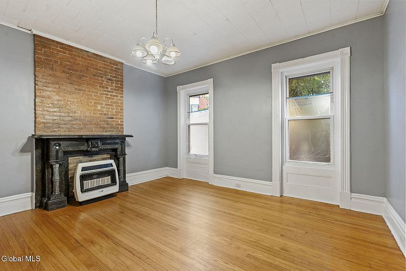 4th image of 429 1st Street