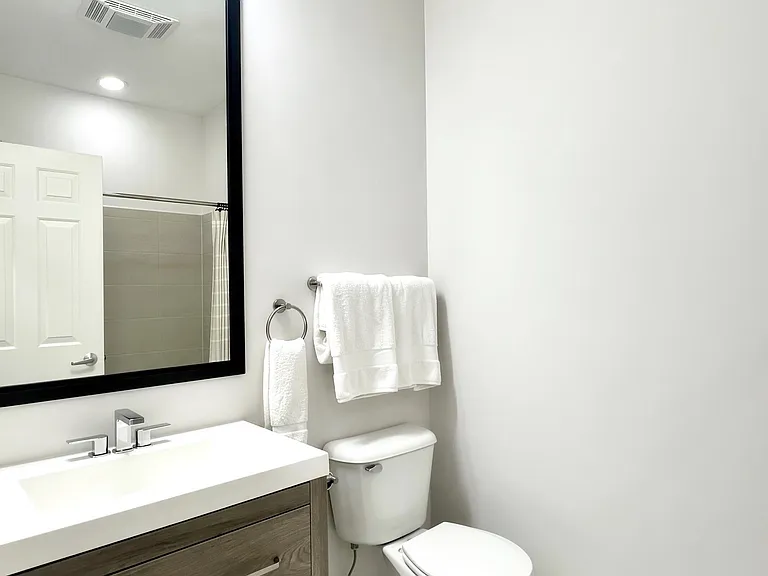 715 W Eastman St — Photo 20