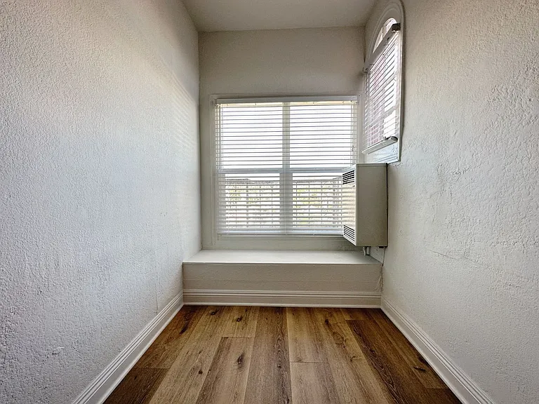 Studios available in East Hollywood, Los Angeles — Photo 13