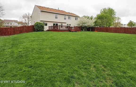 3rd image of 1004 Evergreen St