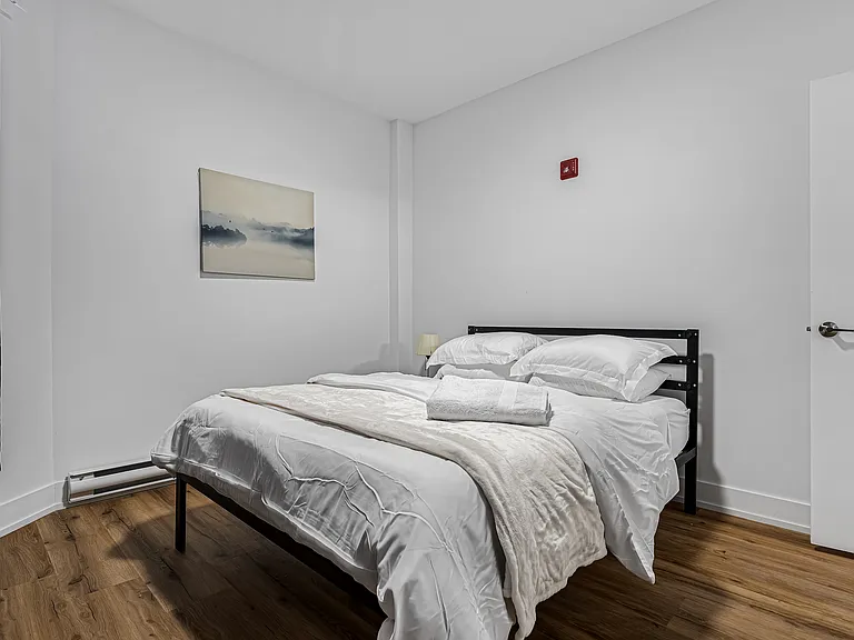 610 King St E — Photo 12