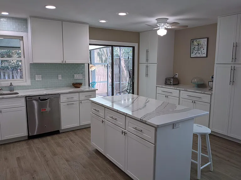 1074 Citrus Ave NE — Photo 7