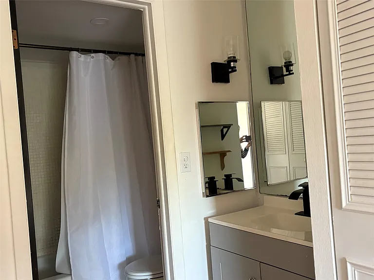 3670 Inverrary Dr #3B — Photo 18
