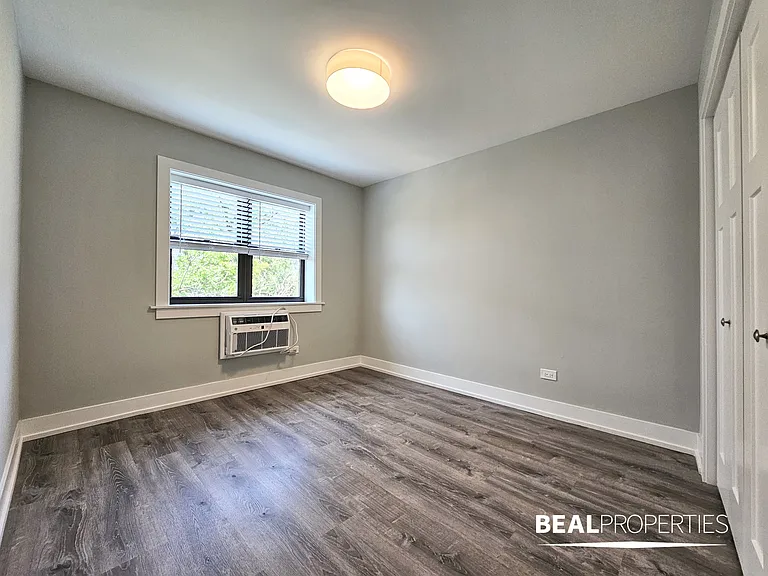 445 W Barry — Photo 121