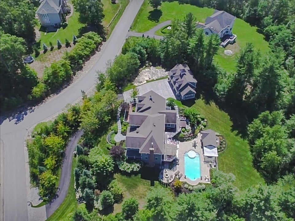 2nd image of 2 Merlot Court