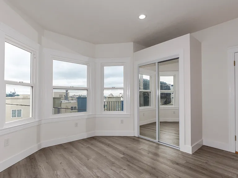 4748 Balboa St #302 — Photo 5