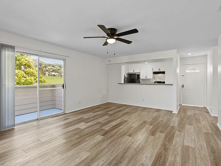Summer House Apartments — Photo 9