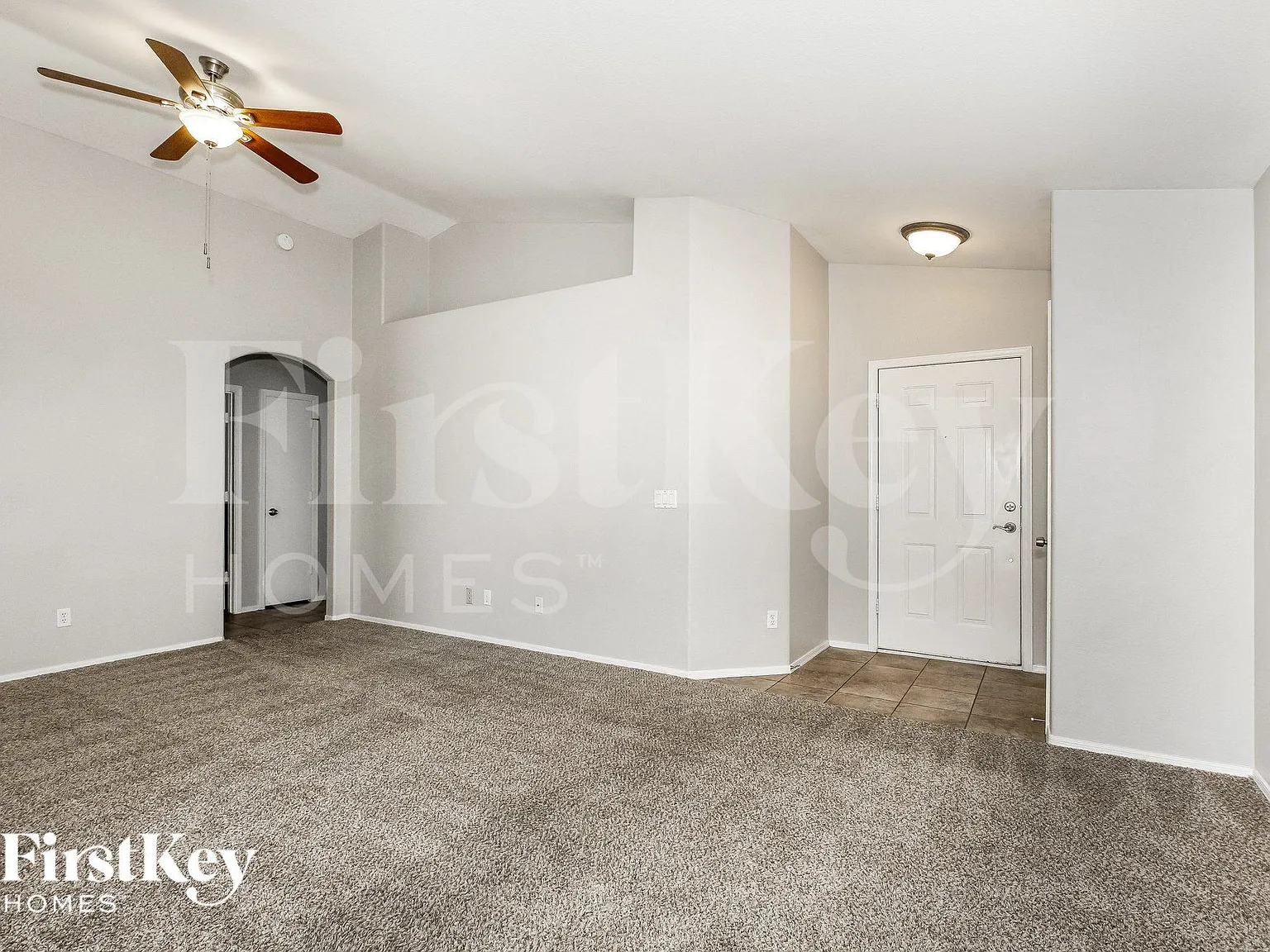 3 bed, 2.0 bath, 1138 sqft, $2,120 — Photo 2