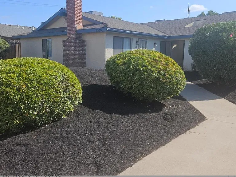 2336 N Fruit Ave — Photo 1