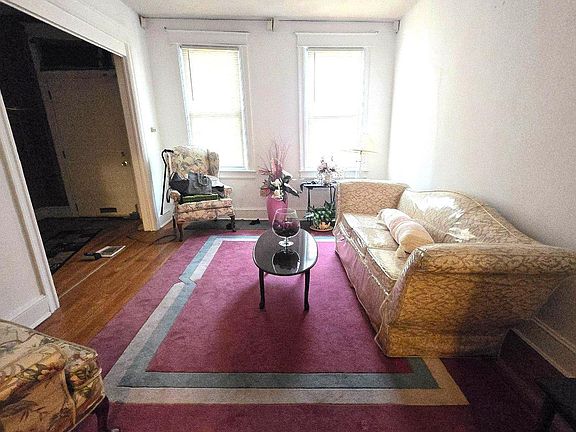 3rd image of 1424 Morse St NE