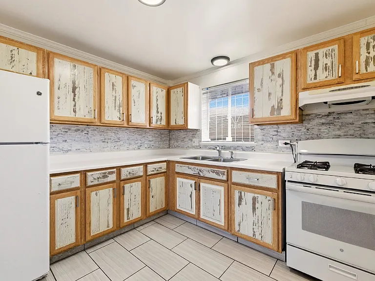 3525 N Hudson St — Photo 6