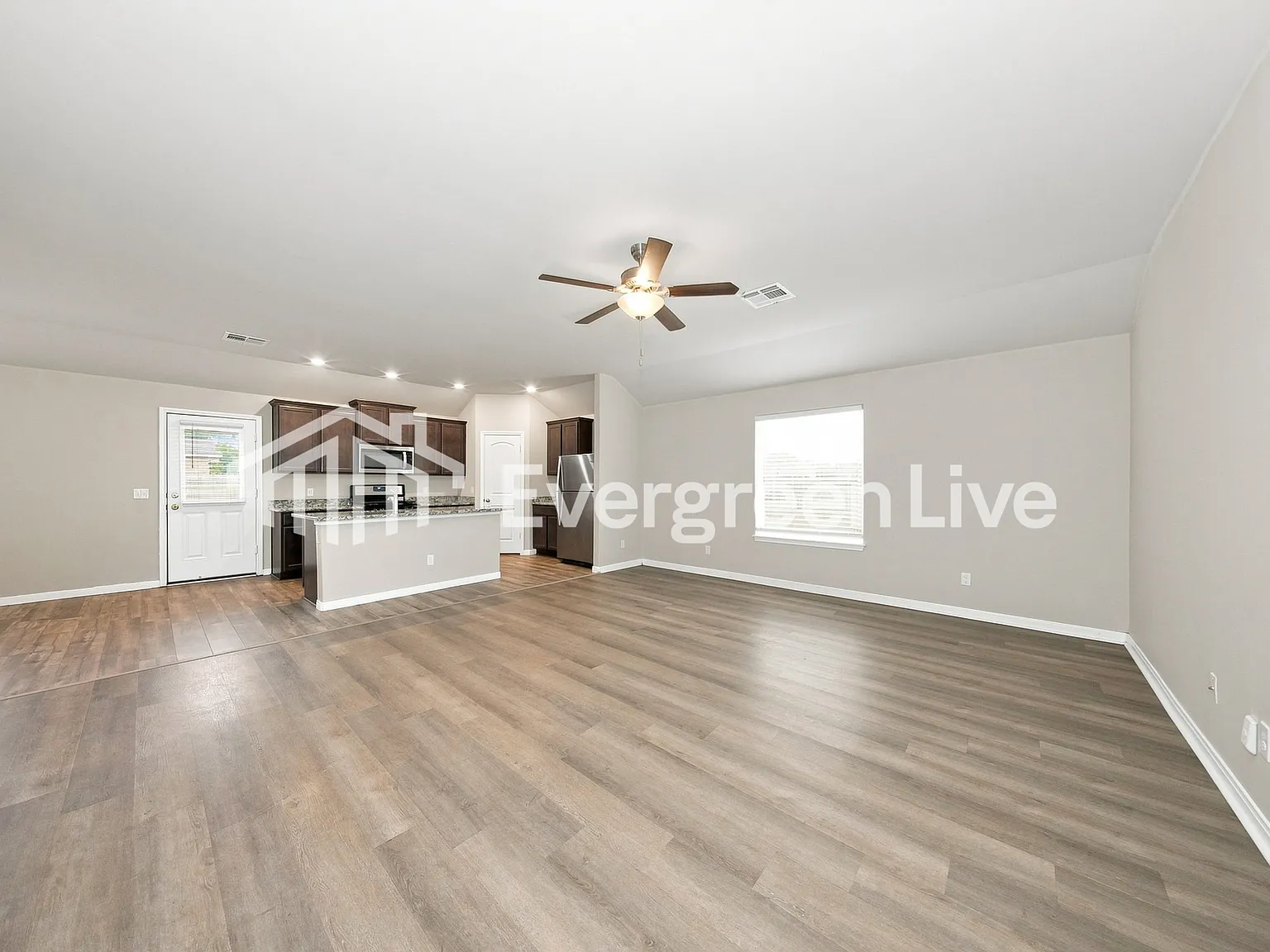 4 bed, 2.0 bath, 1802 sqft, $1,745 — Photo 2