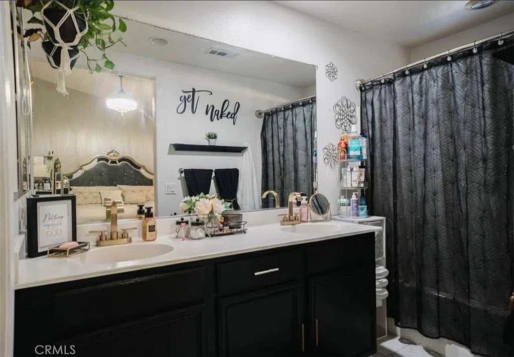4 bed, 2255 sqft, $3,850 — Photo 3