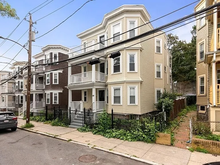 389 Centre St — Photo 6