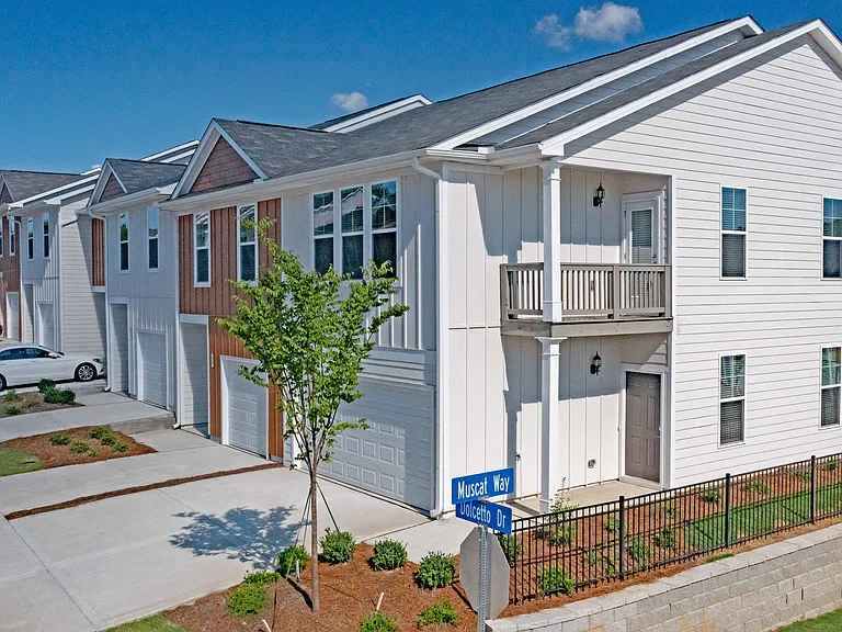 Tessa Barrow Crossing Townhomes — Photo 58