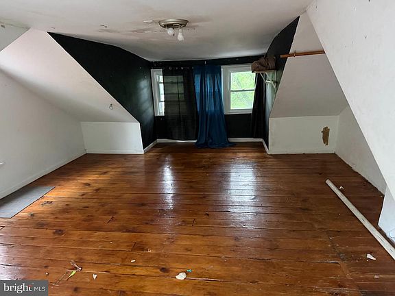 4th image of 123 King St