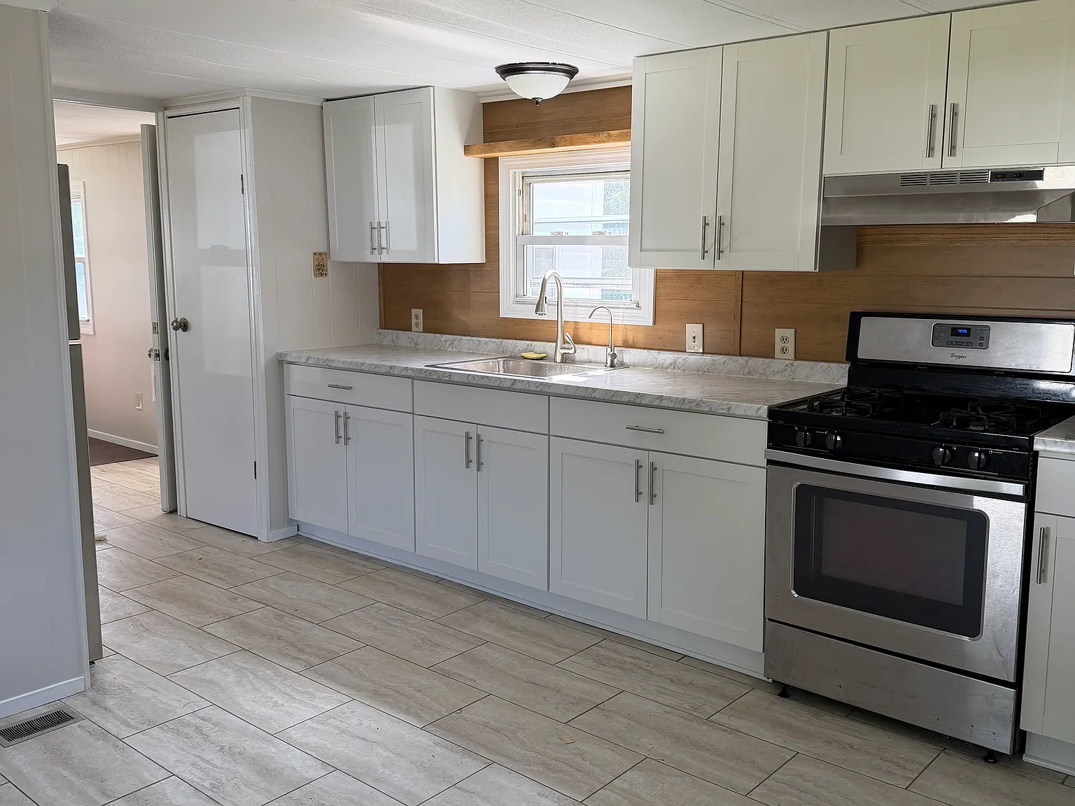 2 bed, 900 sqft, $1,900 — Photo 3