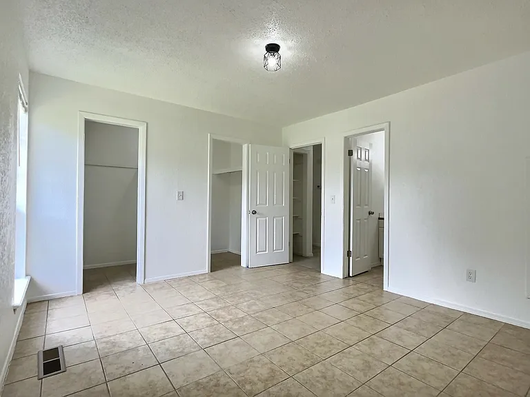 1543 E 66th Pl — Photo 6
