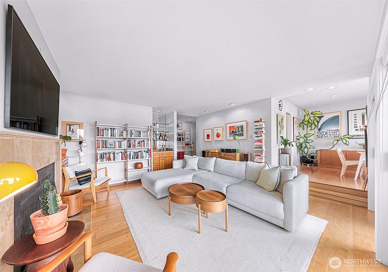 3rd image of 2134 Waverly Place N #202