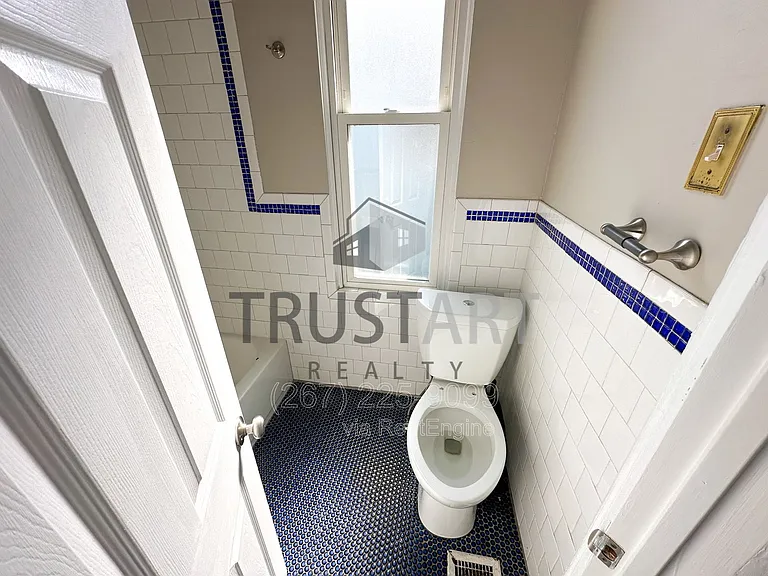 3885 Manor St #1 — Photo 12