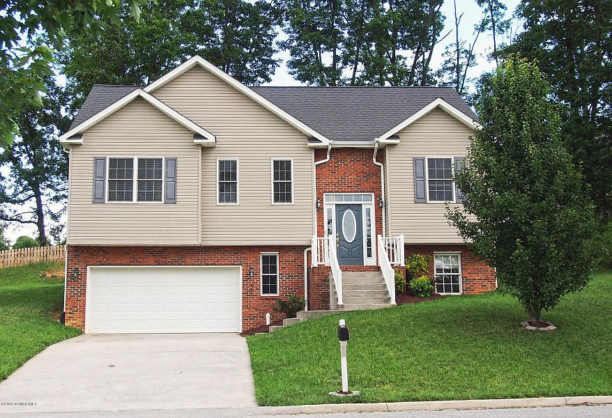 1st image of 407 Red Maple Dr
