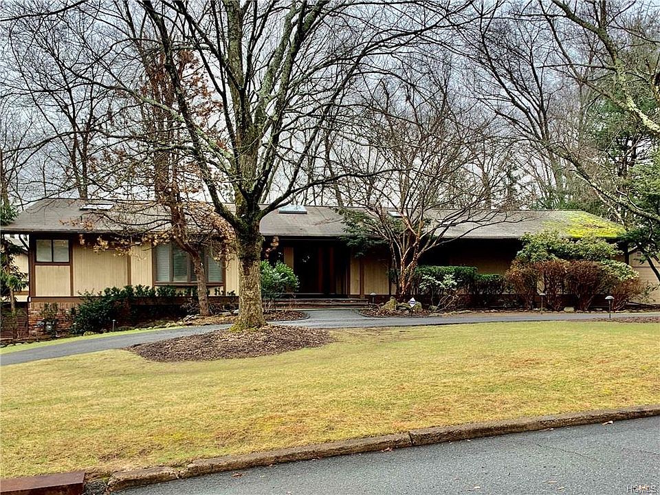 1st image of 7 Trailside Pl