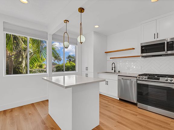4th image of 1233 N Laurel Ave APT 201