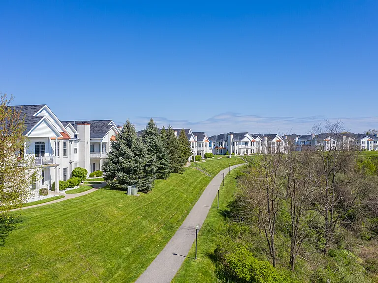 229 Adams Pointe Blvd #3 — Photo 21