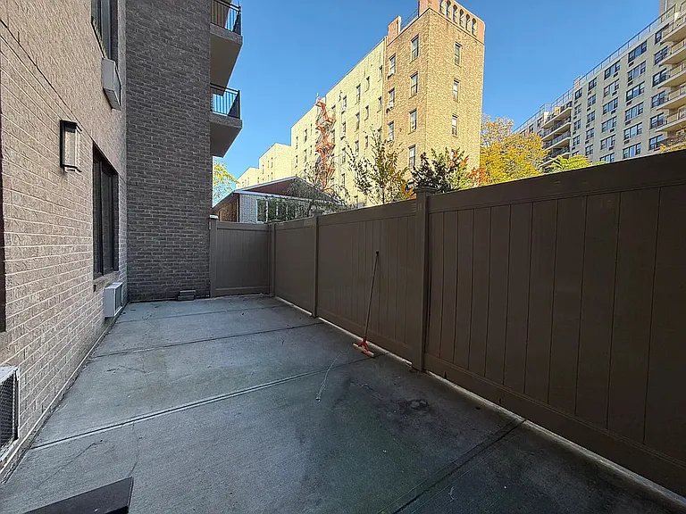 1288 E 19th St #1D — Photo 4