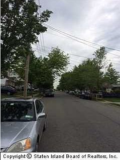 5th image of 152 Seidman Ave