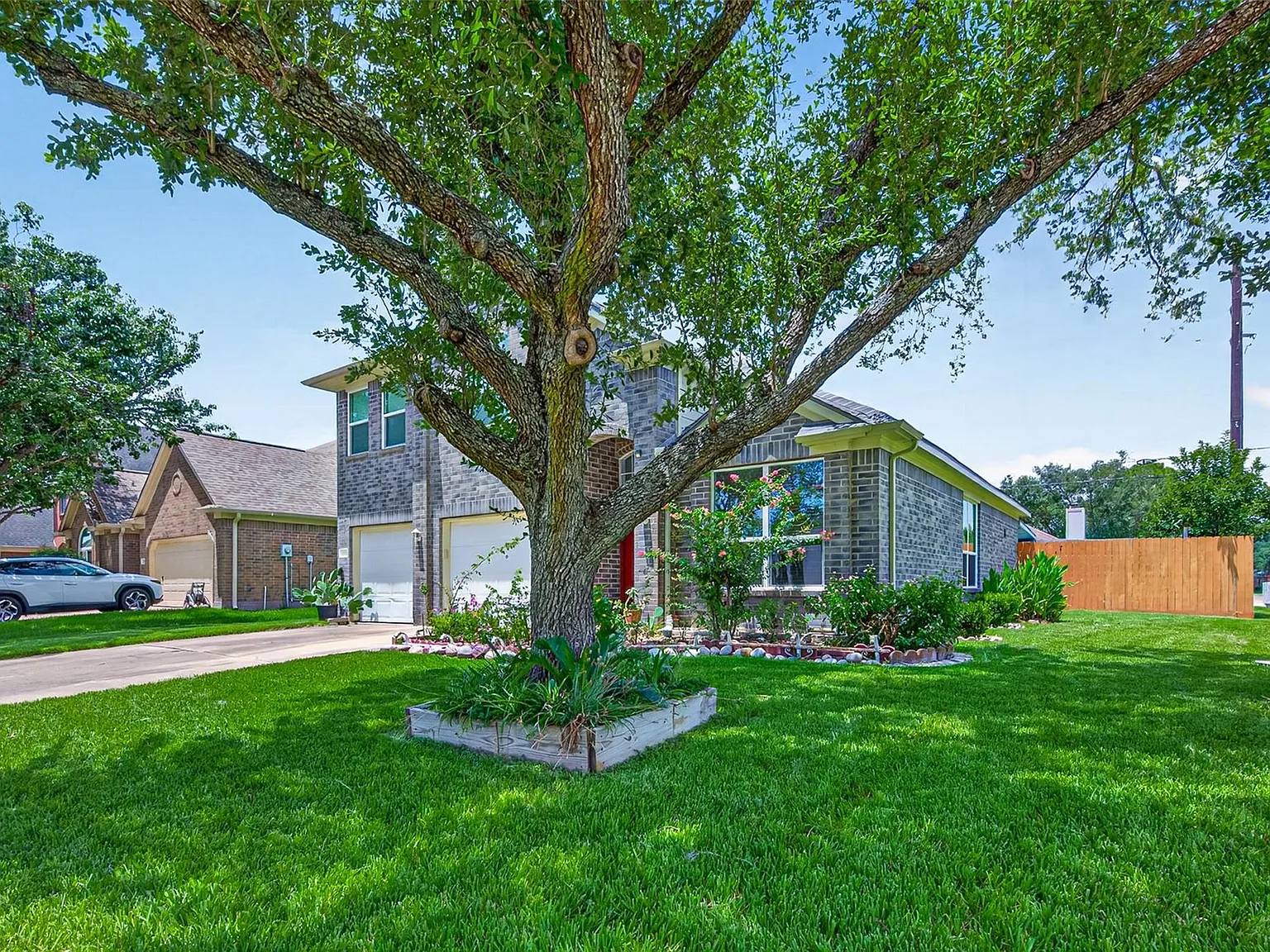 4 bed, 2.5 bath, 2288 sqft, $2,300 — Photo 3