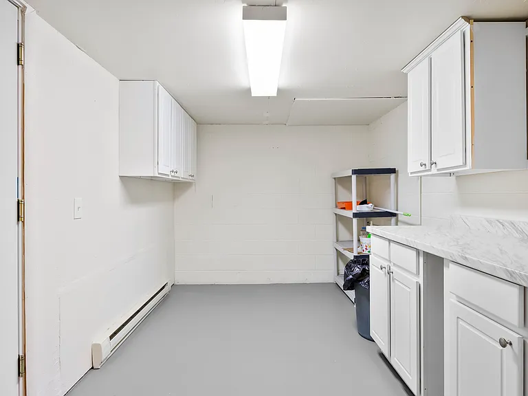 8 Warwick Ave #A — Photo 24
