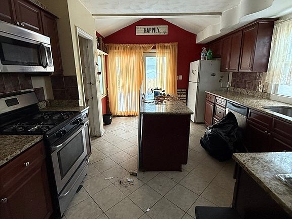 2nd image of 119 Littleton St