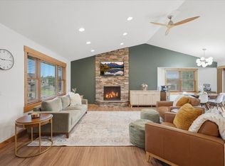 1647 Valley Quail Dr, River Falls, WI 54022