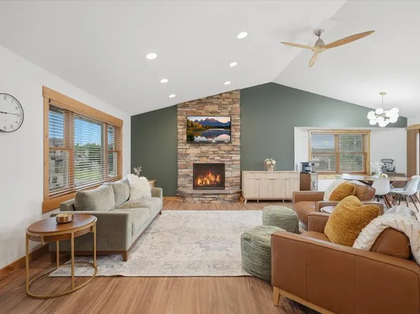 1647 Valley Quail Dr, River Falls, WI 54022
