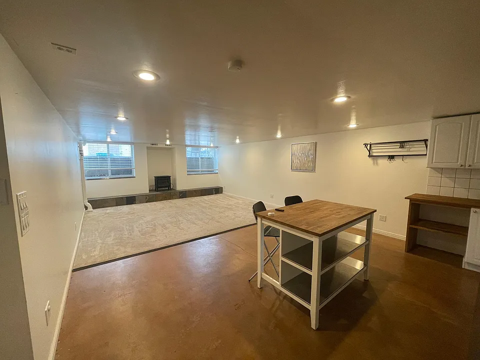 832 E Elgin Ave