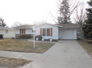 3328 Fairhaven Rd, Davenport, IA 52807