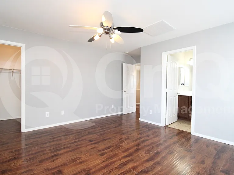 7644 S 64th Ln — Photo 12