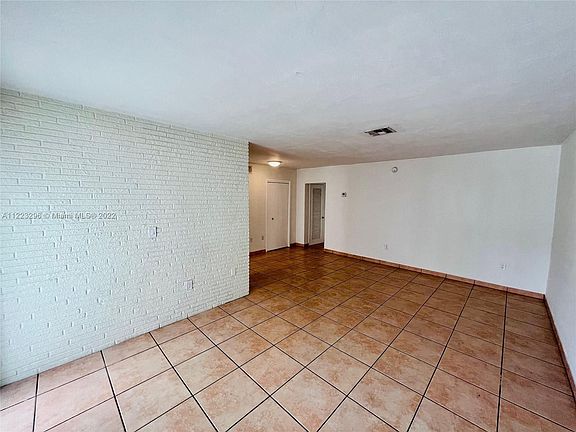 3rd image of 1940 Biarritz Dr APT 2