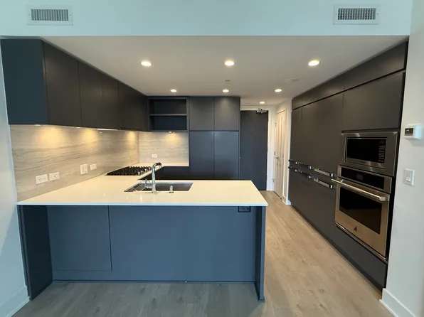 450 Westview St #1103, Coquitlam, BC V3K 0G3