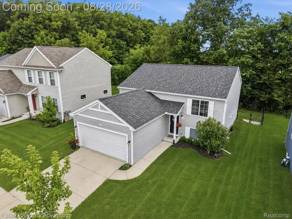 2757 Sycamore River Dr, Fowlerville, MI 48836