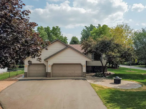 1449 Aretz Ct, Victoria, MN 55386