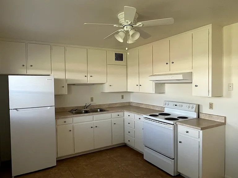 4431 E Lee St — Photo 1