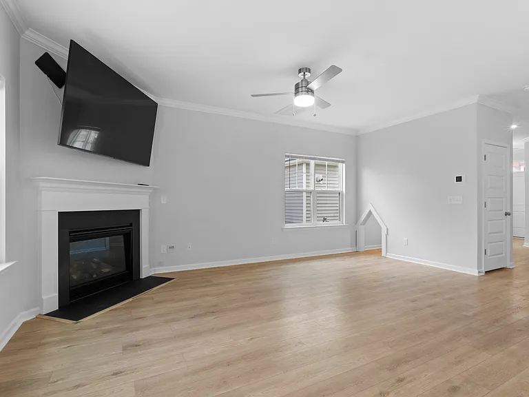 837 Peony Ln — Photo 7