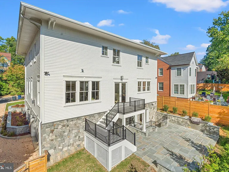 5022 Cathedral Ave NW — Photo 46