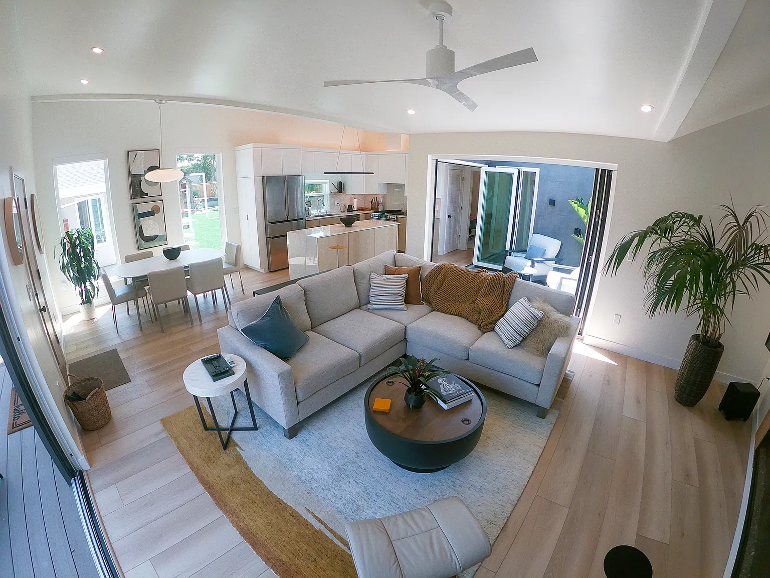 2 bed, 1200 sqft, $4,990 — Photo 4