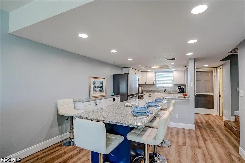 2 bed, 2.5 bath, 1214 sqft, $2,900 — Photo 2